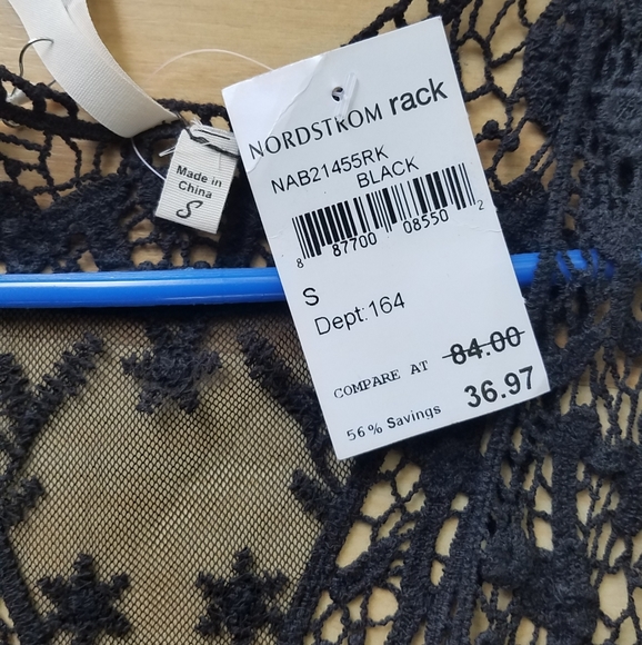 Black Sleveless Crochet Lace Vest - Picture 6 of 6